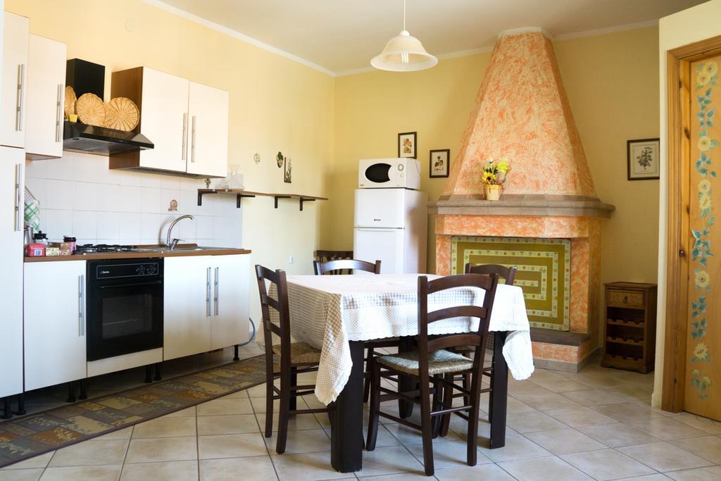 Casa Vacanza Da Luisa San Giovanni Suergiu Bagian luar foto